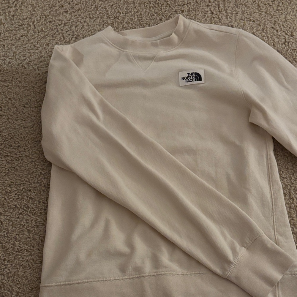 The North Face women’s Off-White Crewneck Sweater Only worn 3 times
